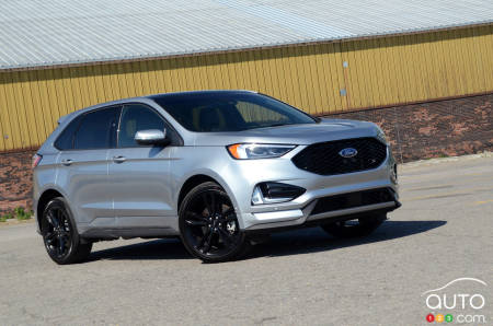 2020 Ford Edge, three-quarters front